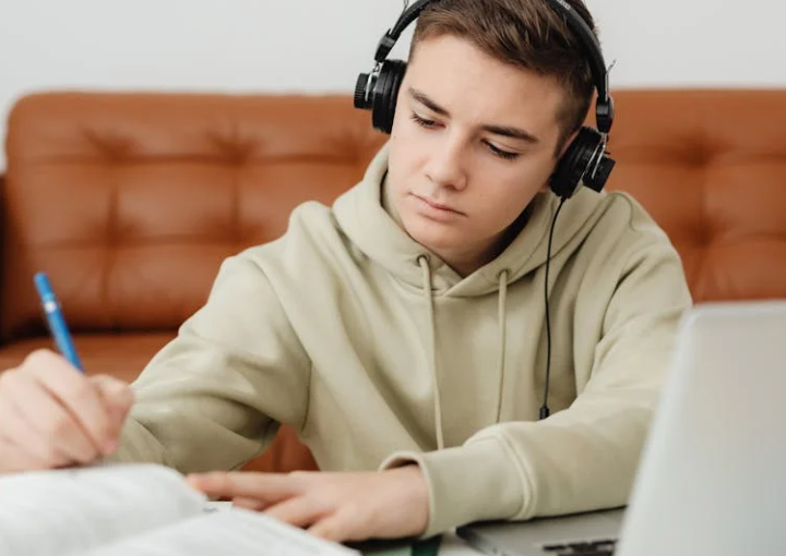 在线外教招聘如何提升转化率？试课流程优化与薪资谈判技巧-聘外网