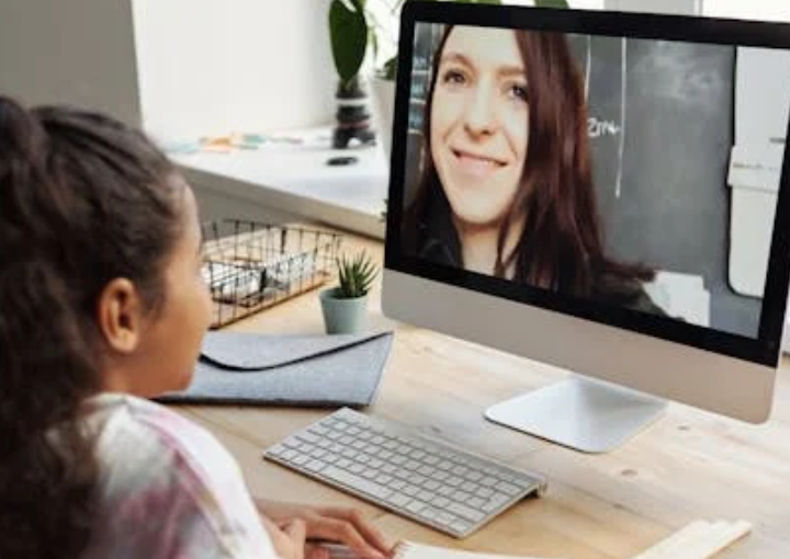 英语外教招聘渠道揭秘：猎头公司与自建海外团队成本对比-聘外网