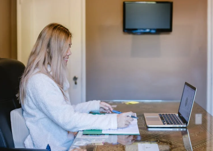 外教招聘网站合规指南：资质审核与外教背景调查操作流程-聘外网