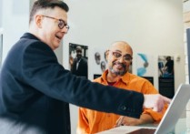 在中国招聘外籍人才首先要做什么？