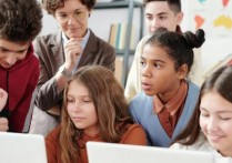 外籍教师上课：为孩子开启语言学习的新篇章