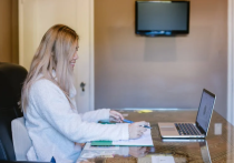 外教招聘网站合规指南：资质审核与外教背景调查操作流程