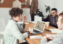 外国人都是通过什么方式在中国找工作的？