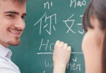 学校缘何偏爱“初来乍到”外教