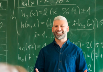 外教需求增加更不应降低外教招聘要求