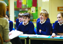 年轻活力外教为何成幼儿园“香饽饽”？