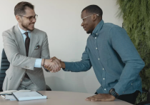 在中国工作外教寻求帮助应该怎么做？